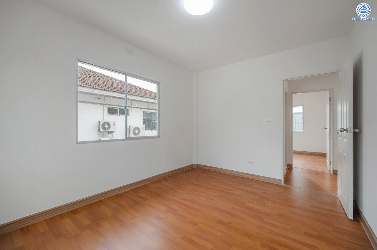 บ้านมือสองตกแต่งใหม่ คุณภาพแบรนด์ LH โครงการ ชัยพฤกษ์ ราชพฤกษ์-แจ้งวัฒนะ เนื้อที่ 66 ตร.ว. ฟังก์ชัน 3 ห้องนอน 3 ห้องน้ำ 2 ที่จอดรถ ภายในตกแต่งหรูหรา บนทำเลติดถนนราชพฤกษ์ เชื่อมสู่แจ้งวัฒนะได้อย่างรวดเร็ว ใกล้รถไฟฟ้าสายสีชมพู "ปากเกร็ด" จุดขึ้นทางด่วน "แจ้งวัฒนะ" โรบินสัน ไลฟ์สไตล์ ราชพฤกษ์ และ โลตัส นอร์ธราชพฤกษ์